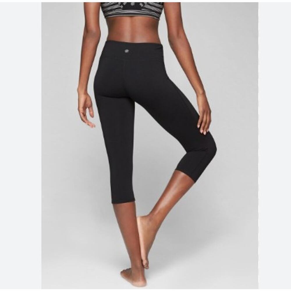 Athleta Black High Rise Chaturanga Capri Size Small‎ 816130 Yoga